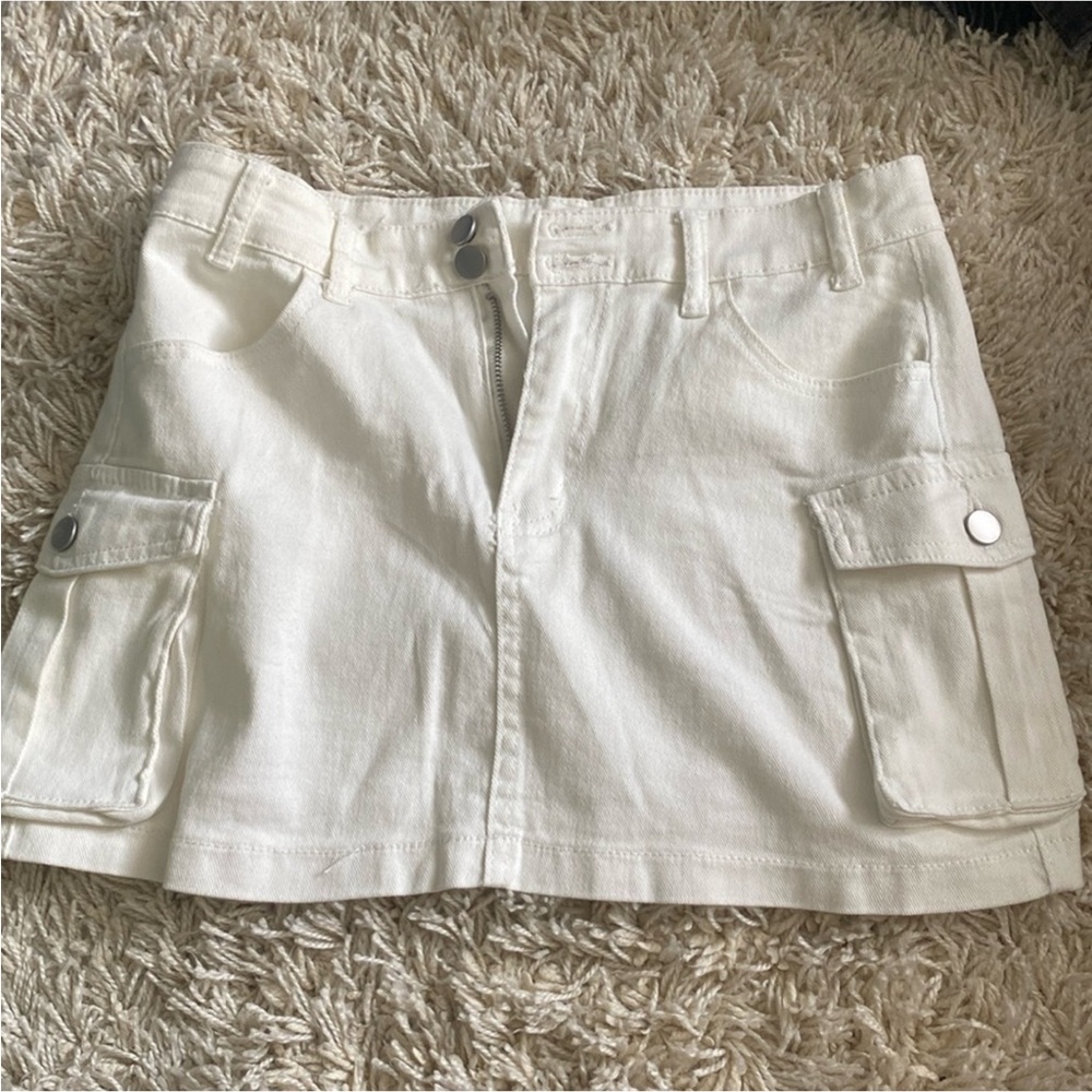 2 for 8$ White skirt!